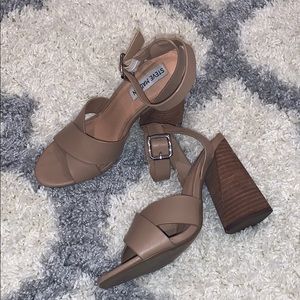 Steve Madden Wendel block heel sandal size 6